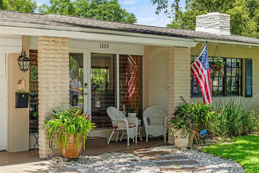 For Sale: $850,000 (3 beds, 2 baths, 1636 Square Feet)