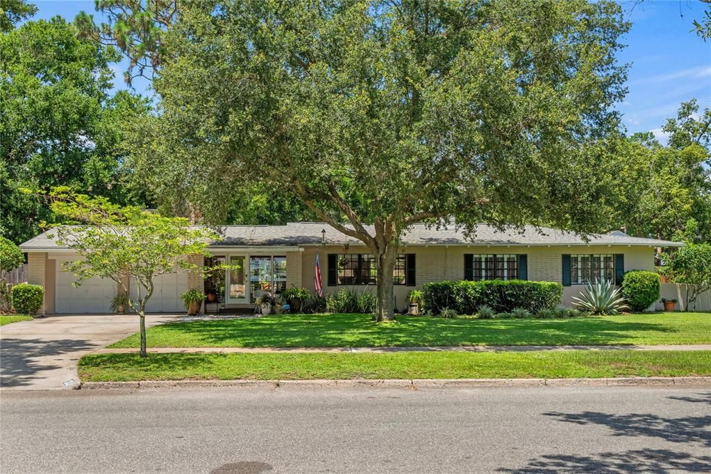 For Sale: $850,000 (3 beds, 2 baths, 1636 Square Feet)