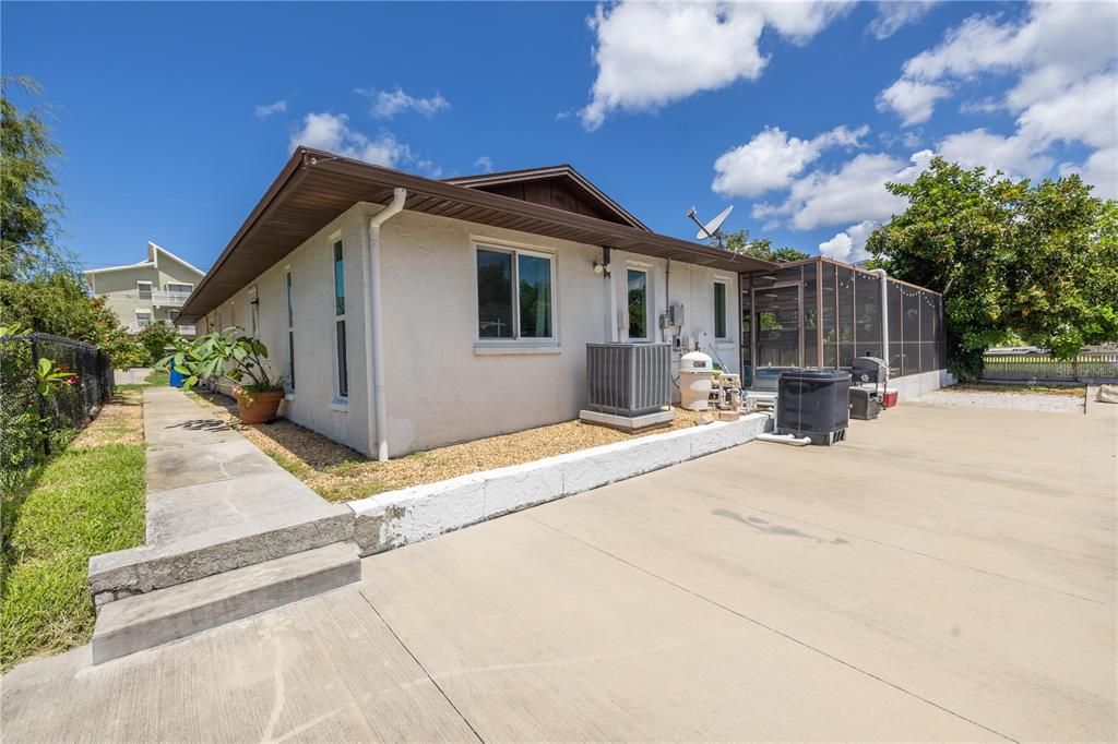 For Sale: $1,150,000 (3 beds, 2 baths, 1960 Square Feet)