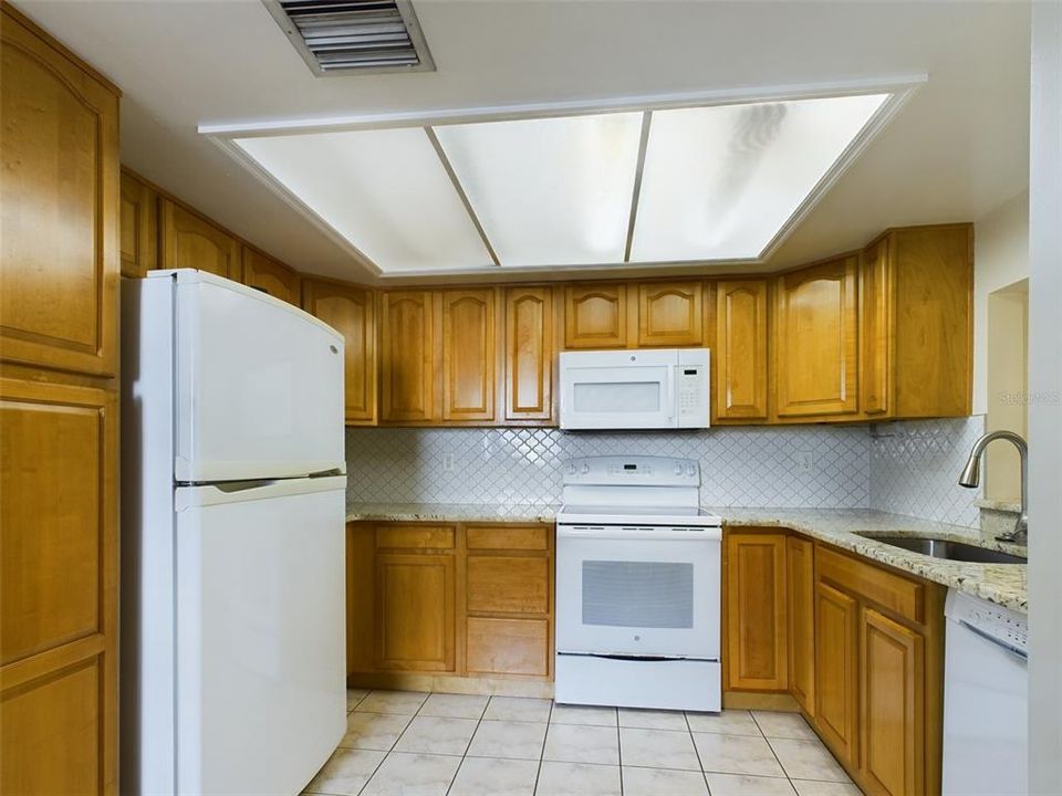 For Sale: $198,000 (2 beds, 2 baths, 1070 Square Feet)