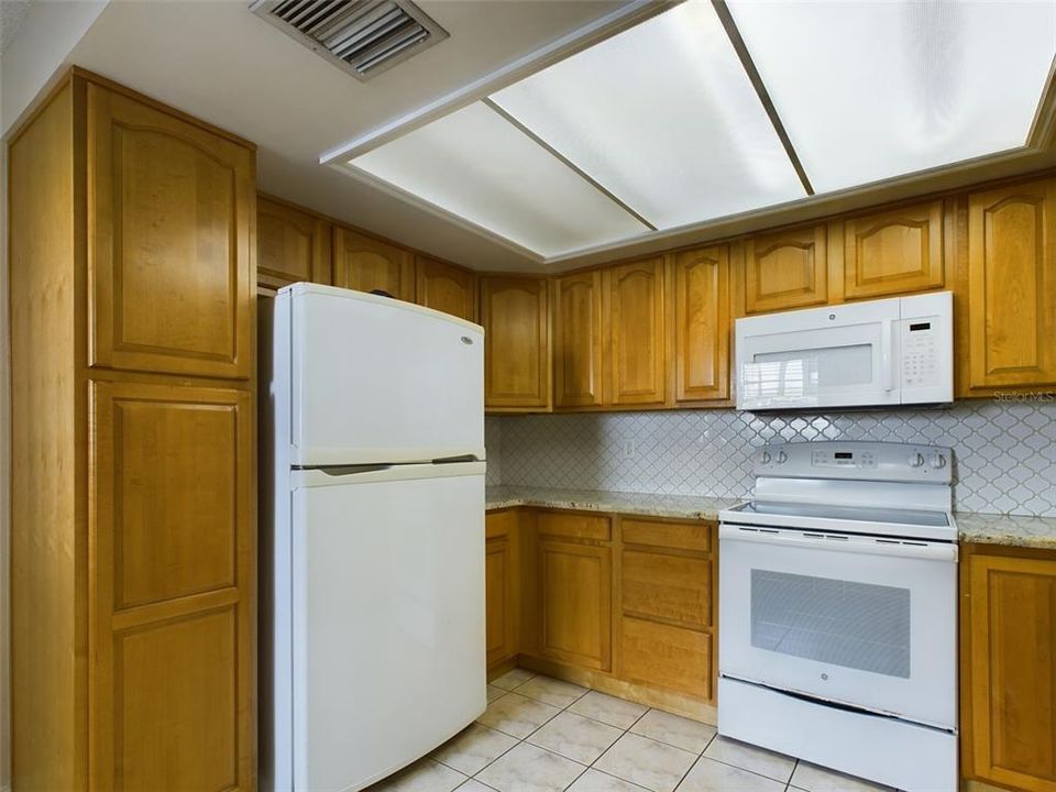 For Sale: $198,000 (2 beds, 2 baths, 1070 Square Feet)