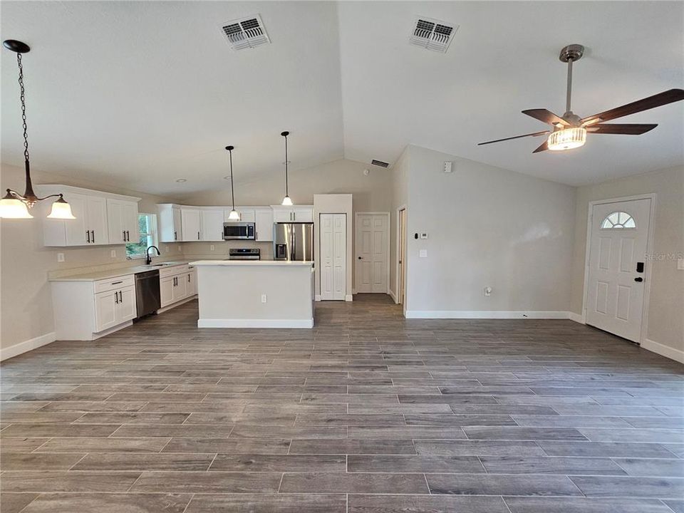 For Sale: $269,800 (3 beds, 2 baths, 1384 Square Feet)