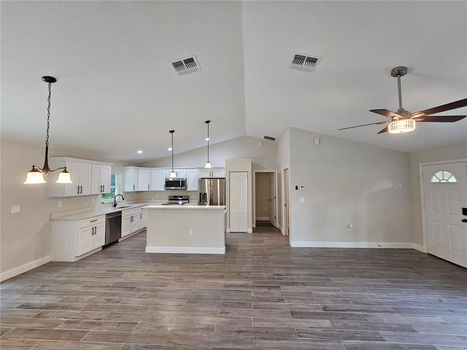 For Sale: $269,800 (3 beds, 2 baths, 1384 Square Feet)