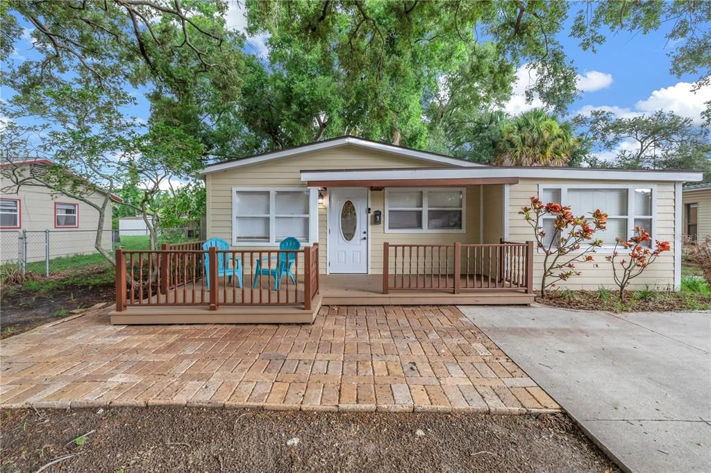 For Sale: $319,000 (2 beds, 1 baths, 1094 Square Feet)