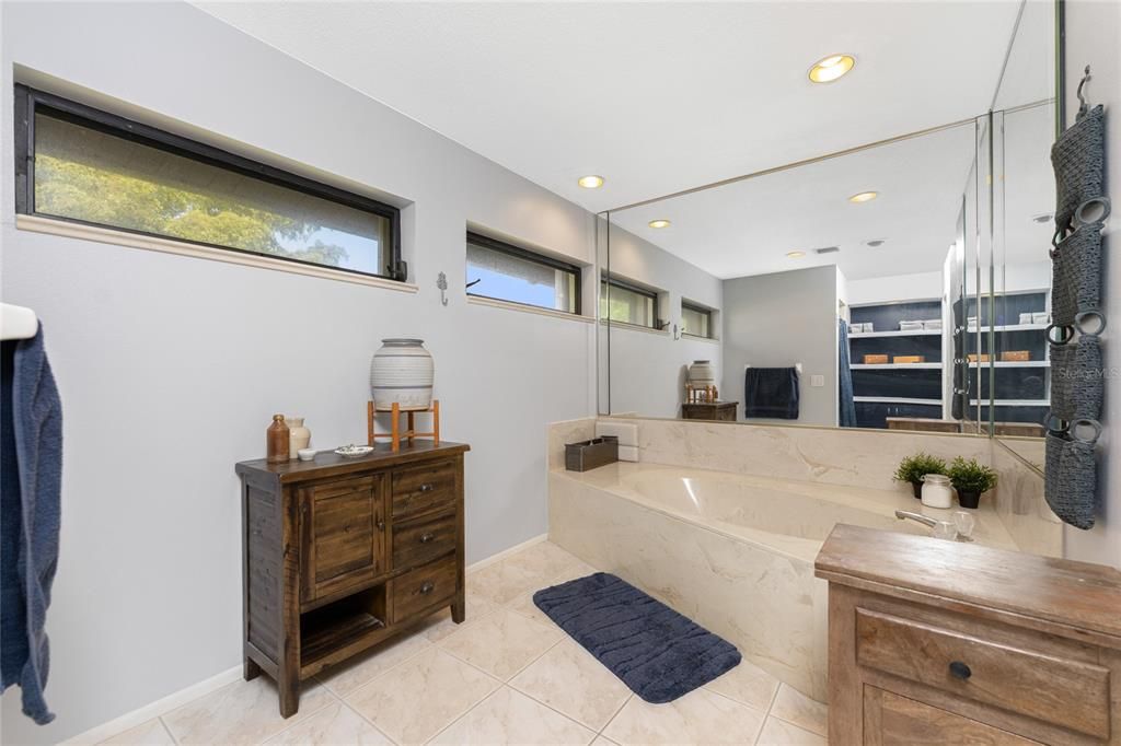 Master bath with 6' soaking tub