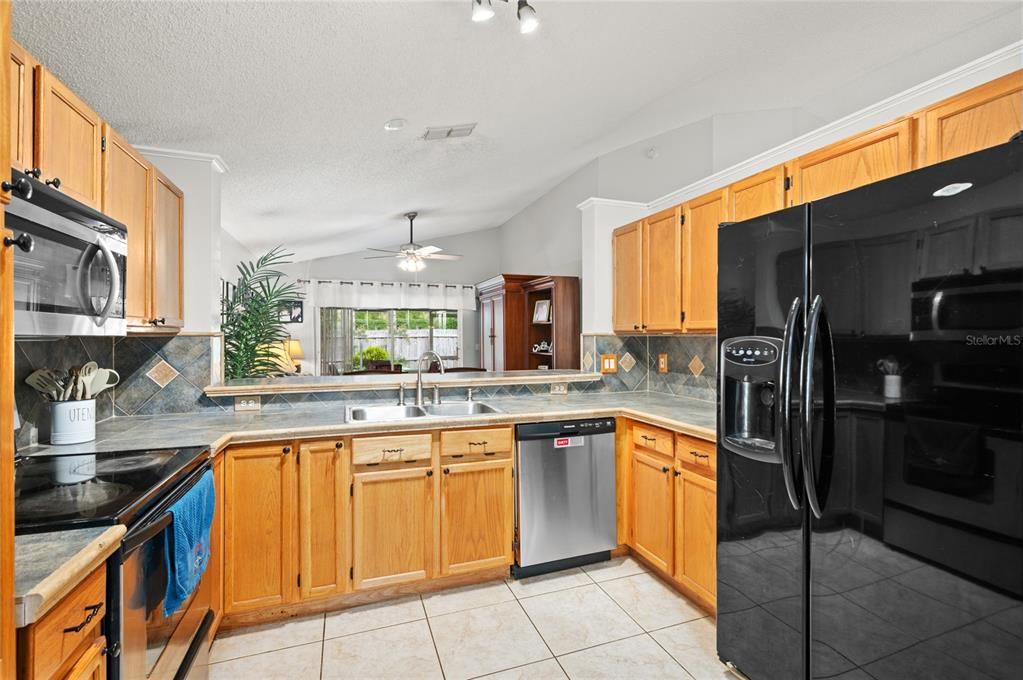 For Sale: $389,900 (3 beds, 2 baths, 1592 Square Feet)