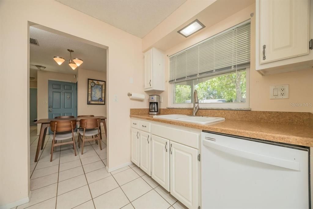 For Sale: $314,500 (2 beds, 2 baths, 1128 Square Feet)