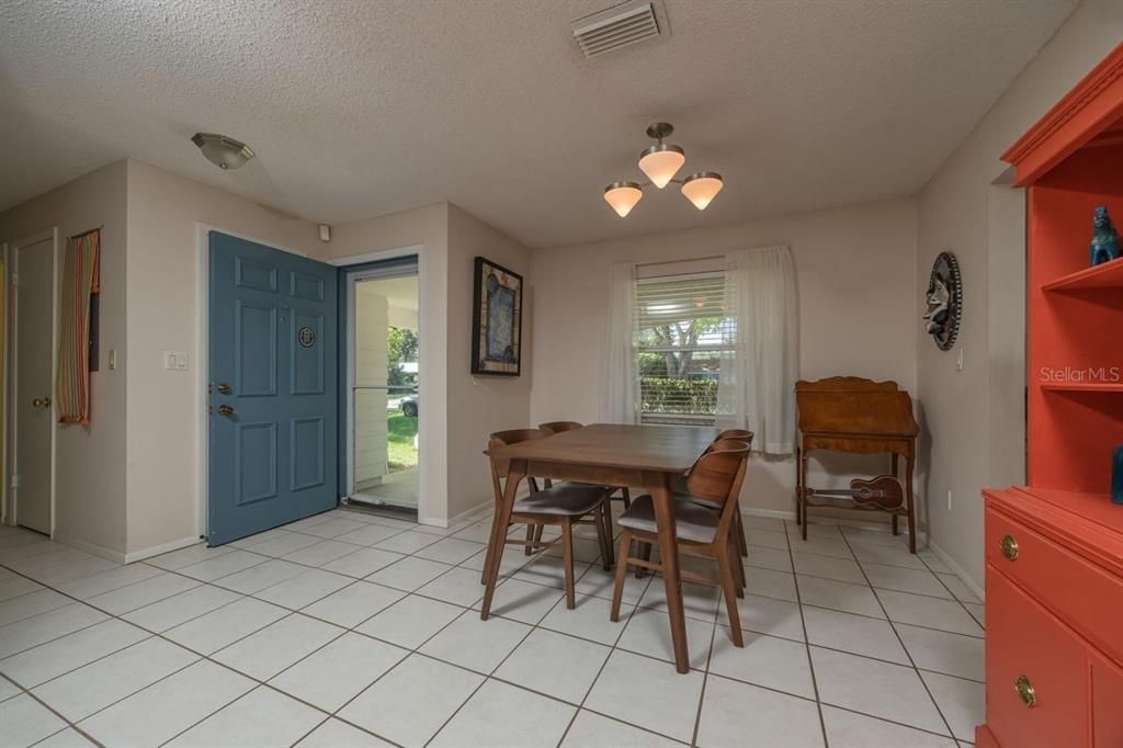 For Sale: $314,500 (2 beds, 2 baths, 1128 Square Feet)