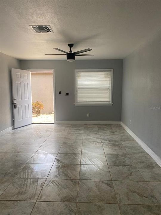 For Rent: $1,950 (2 beds, 1 baths, 2607 Square Feet)