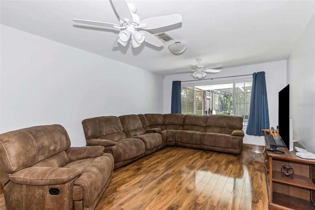 For Sale: $339,900 (3 beds, 2 baths, 1804 Square Feet)