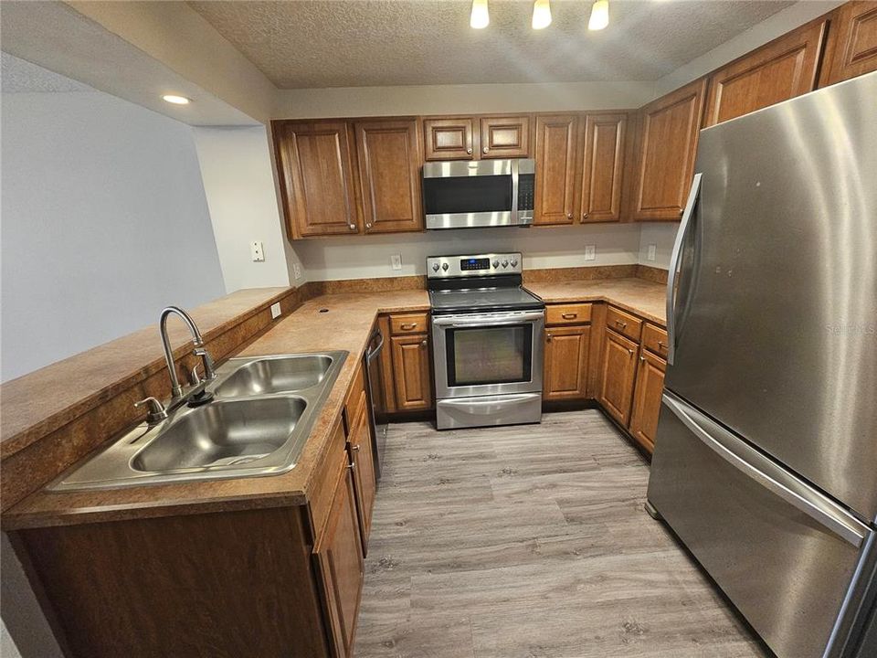 For Rent: $1,750 (2 beds, 2 baths, 885 Square Feet)