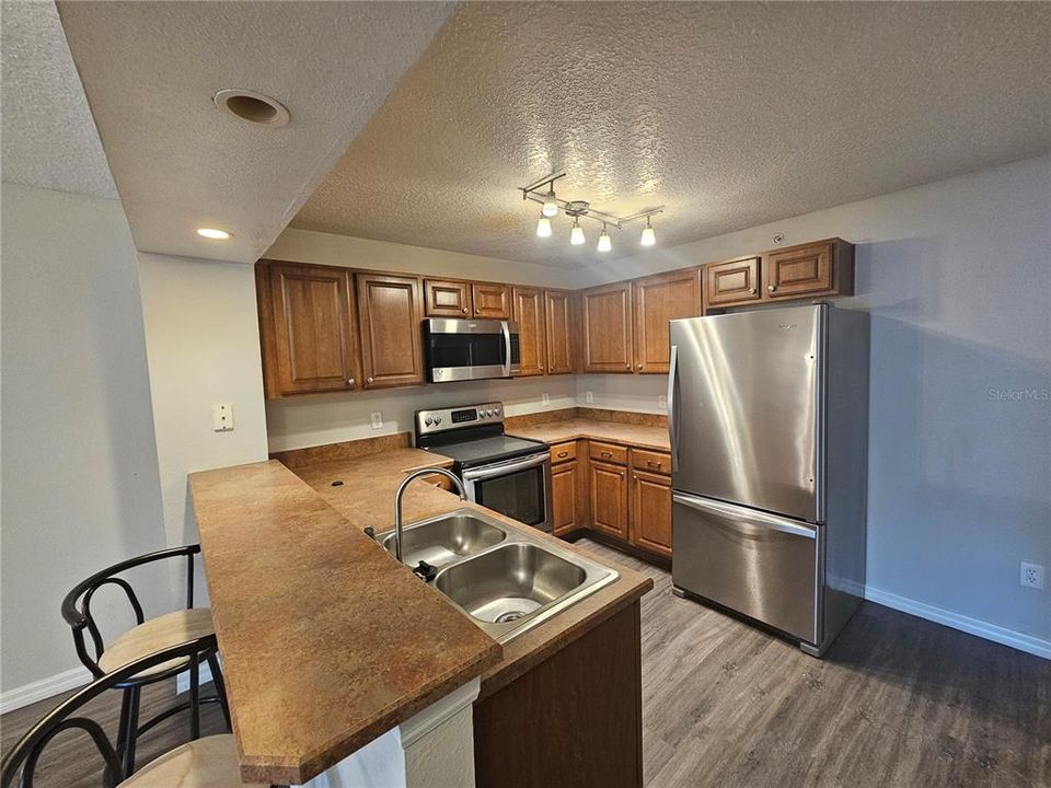 For Rent: $1,750 (2 beds, 2 baths, 885 Square Feet)