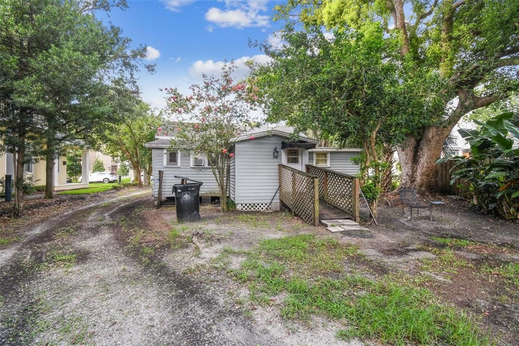 For Sale: $445,000 (3 beds, 1 baths, 734 Square Feet)