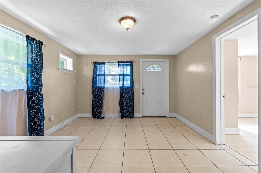 For Sale: $199,000 (3 beds, 1 baths, 768 Square Feet)