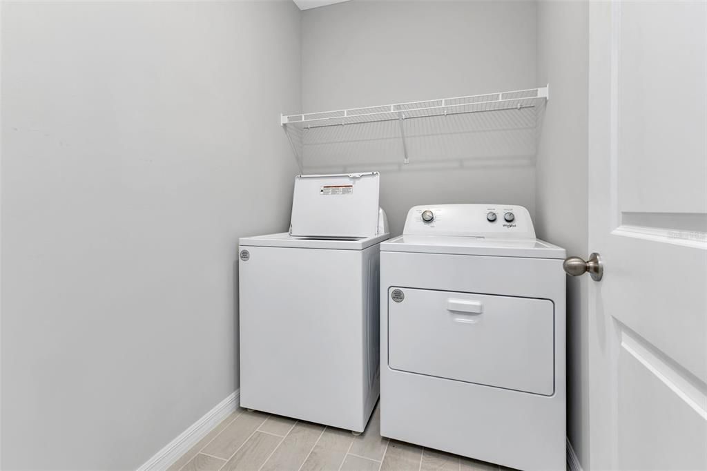 Inside Laundry room washer & dryer incl