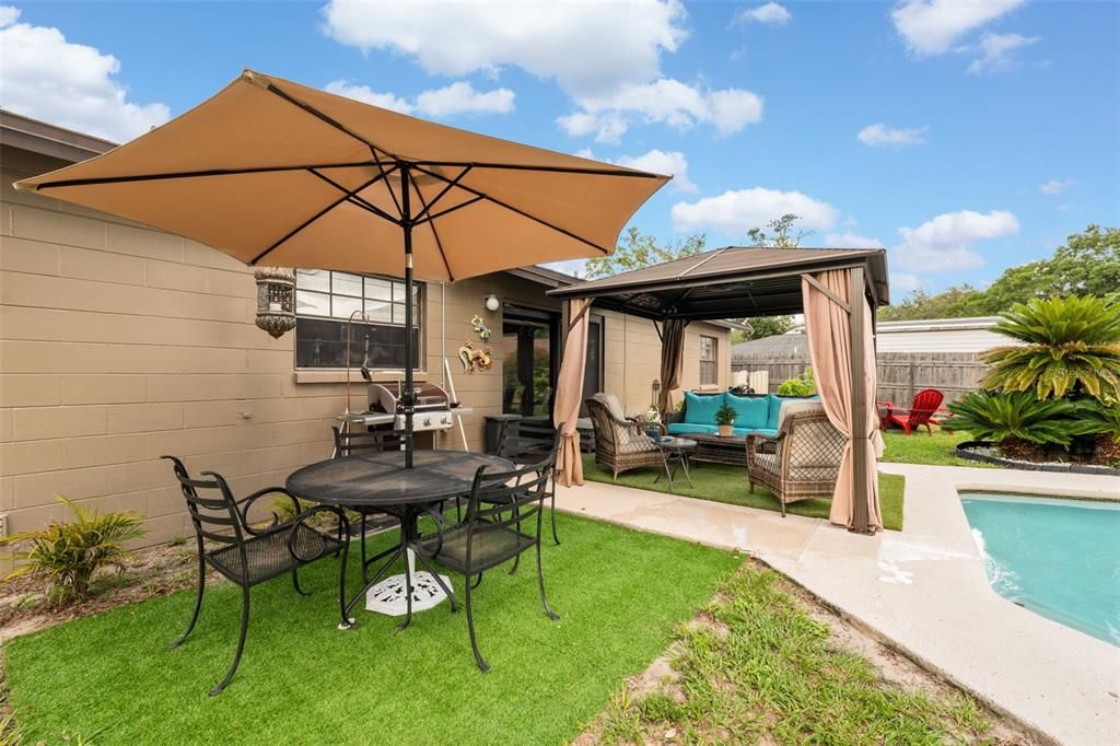 Active With Contract: $399,900 (3 beds, 2 baths, 1304 Square Feet)