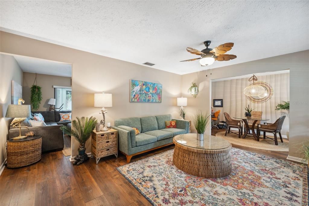 Active With Contract: $399,900 (3 beds, 2 baths, 1304 Square Feet)