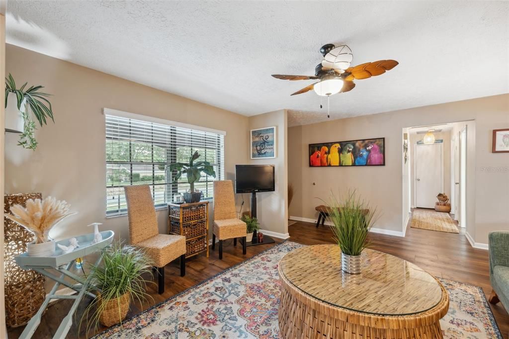 Active With Contract: $399,900 (3 beds, 2 baths, 1304 Square Feet)