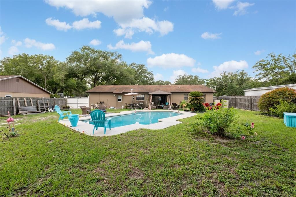 Active With Contract: $399,900 (3 beds, 2 baths, 1304 Square Feet)