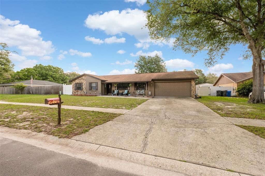 Active With Contract: $399,900 (3 beds, 2 baths, 1304 Square Feet)