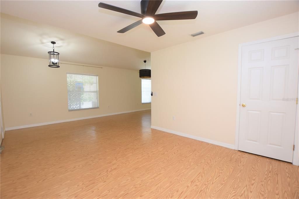 For Rent: $2,150 (3 beds, 2 baths, 1428 Square Feet)
