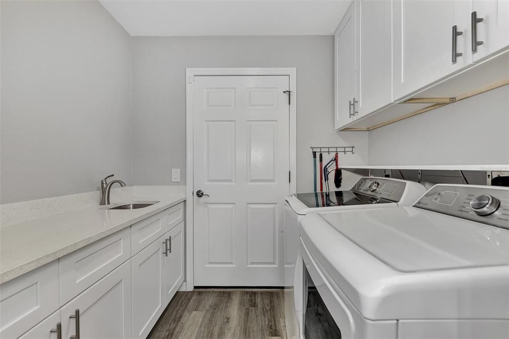 Indoor laundry room / with sink