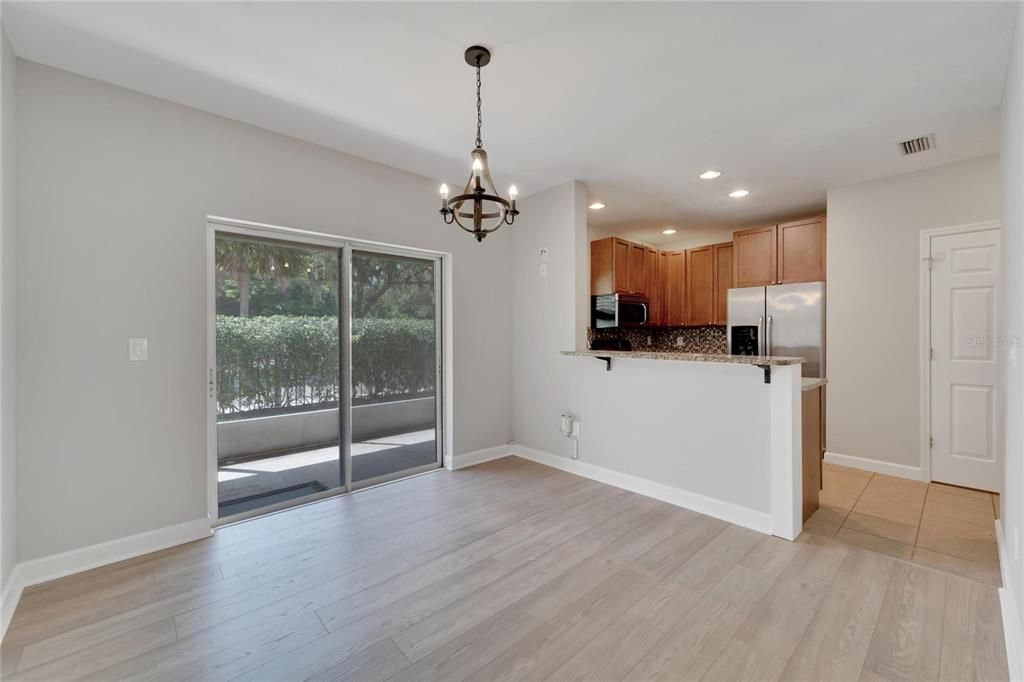 For Sale: $240,000 (2 beds, 2 baths, 1191 Square Feet)