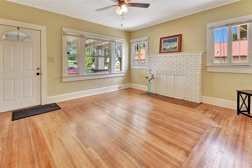 Living Room / Real wood floors