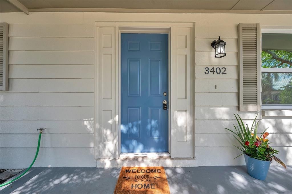 Active With Contract: $219,900 (2 beds, 1 baths, 816 Square Feet)