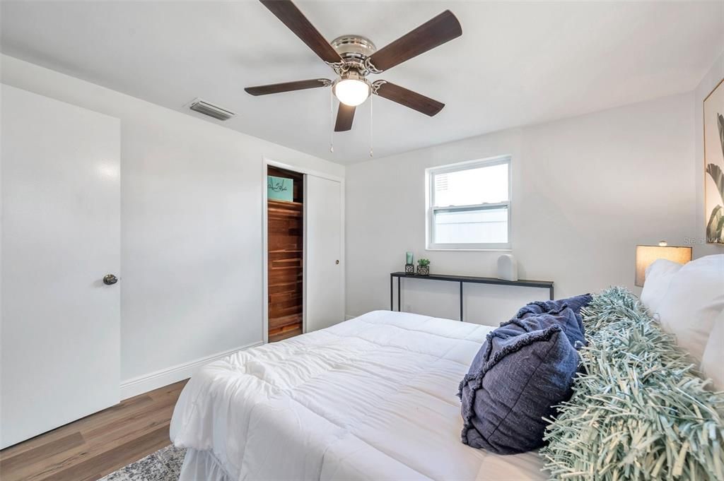 Active With Contract: $219,900 (2 beds, 1 baths, 816 Square Feet)
