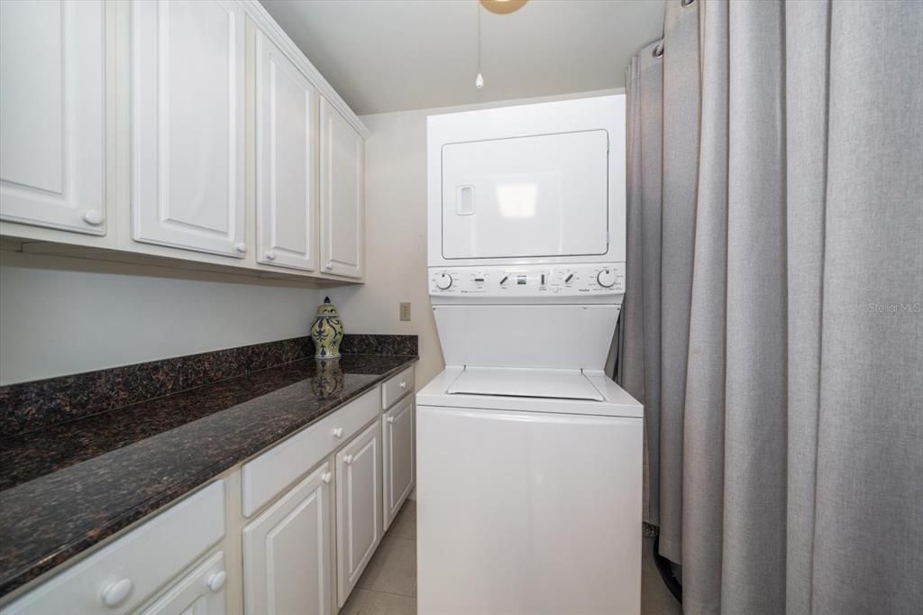 For Sale: $229,000 (2 beds, 2 baths, 1075 Square Feet)