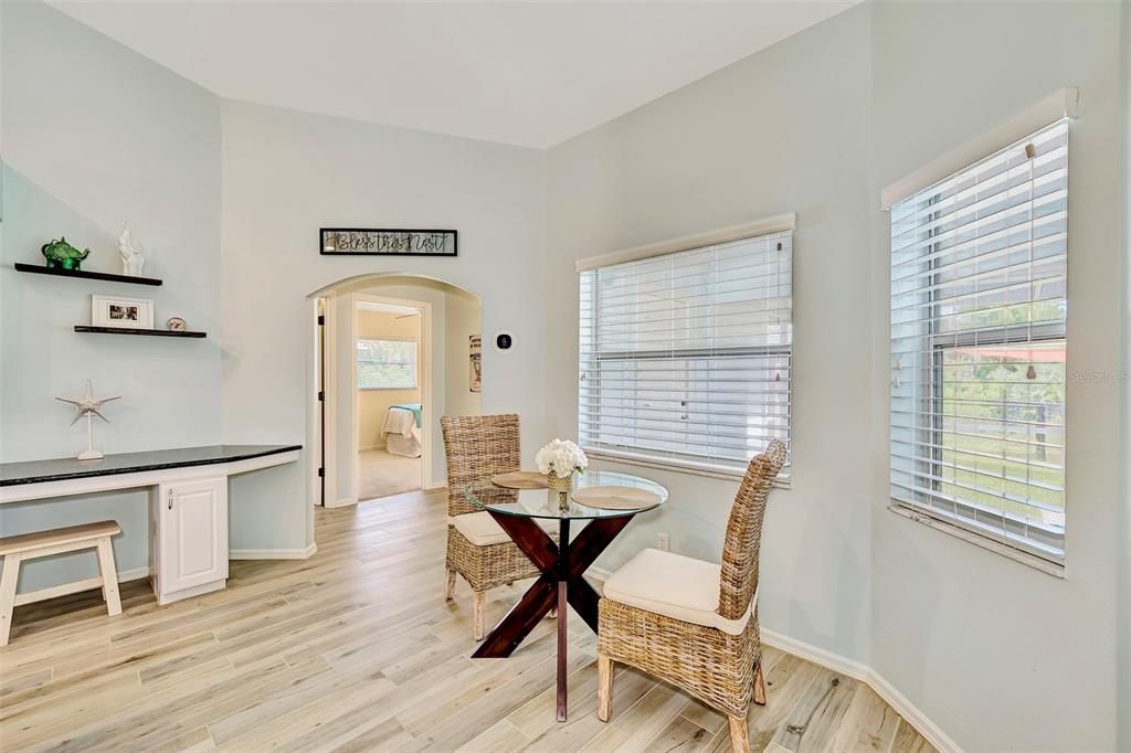 For Sale: $389,900 (3 beds, 2 baths, 1984 Square Feet)