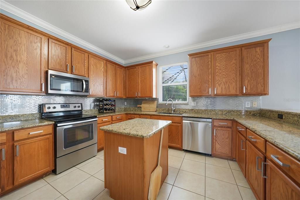 For Sale: $319,000 (4 beds, 2 baths, 2278 Square Feet)