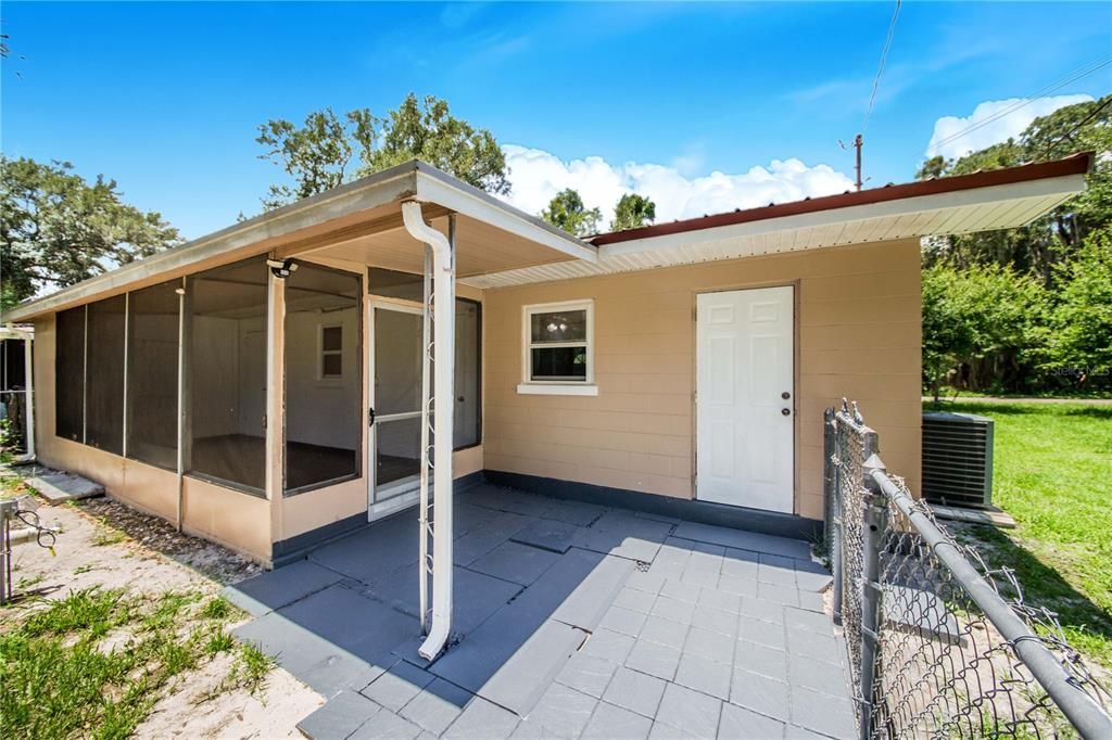 For Sale: $240,000 (2 beds, 2 baths, 1026 Square Feet)