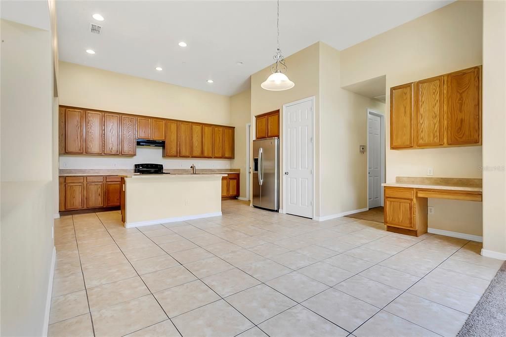 For Rent: $2,895 (4 beds, 3 baths, 2787 Square Feet)