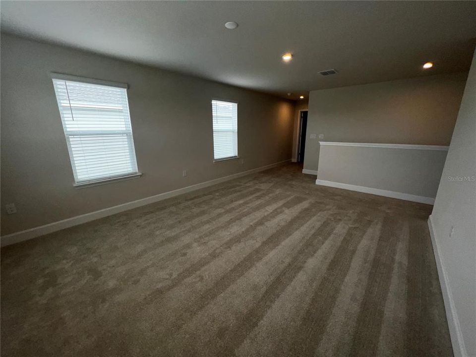 For Rent: $2,600 (5 beds, 3 baths, 2797 Square Feet)