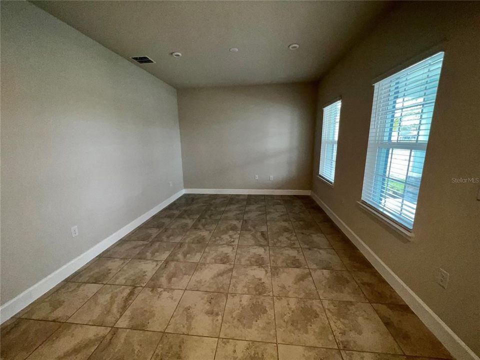 For Rent: $2,600 (5 beds, 3 baths, 2797 Square Feet)
