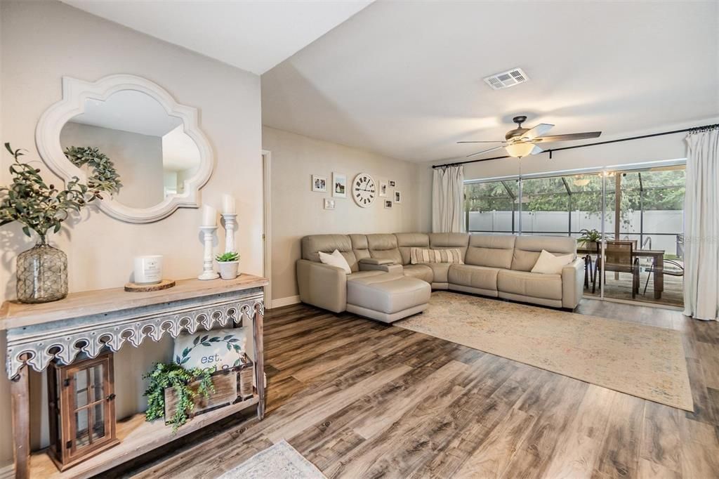 Active With Contract: $569,900 (3 beds, 2 baths, 1632 Square Feet)