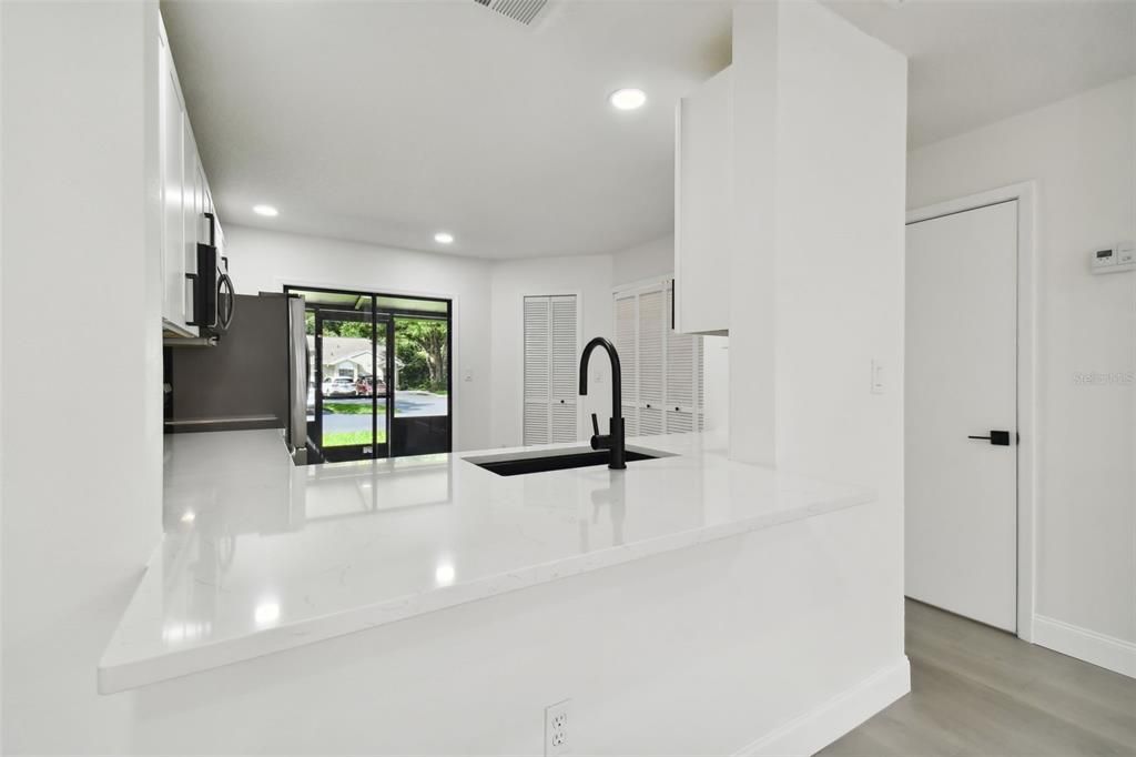 For Sale: $285,000 (2 beds, 2 baths, 1185 Square Feet)