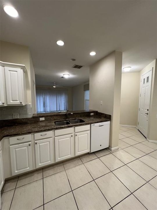 For Rent: $2,600 (3 beds, 2 baths, 1735 Square Feet)