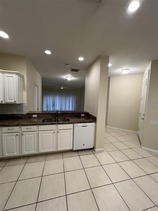 For Rent: $2,600 (3 beds, 2 baths, 1735 Square Feet)