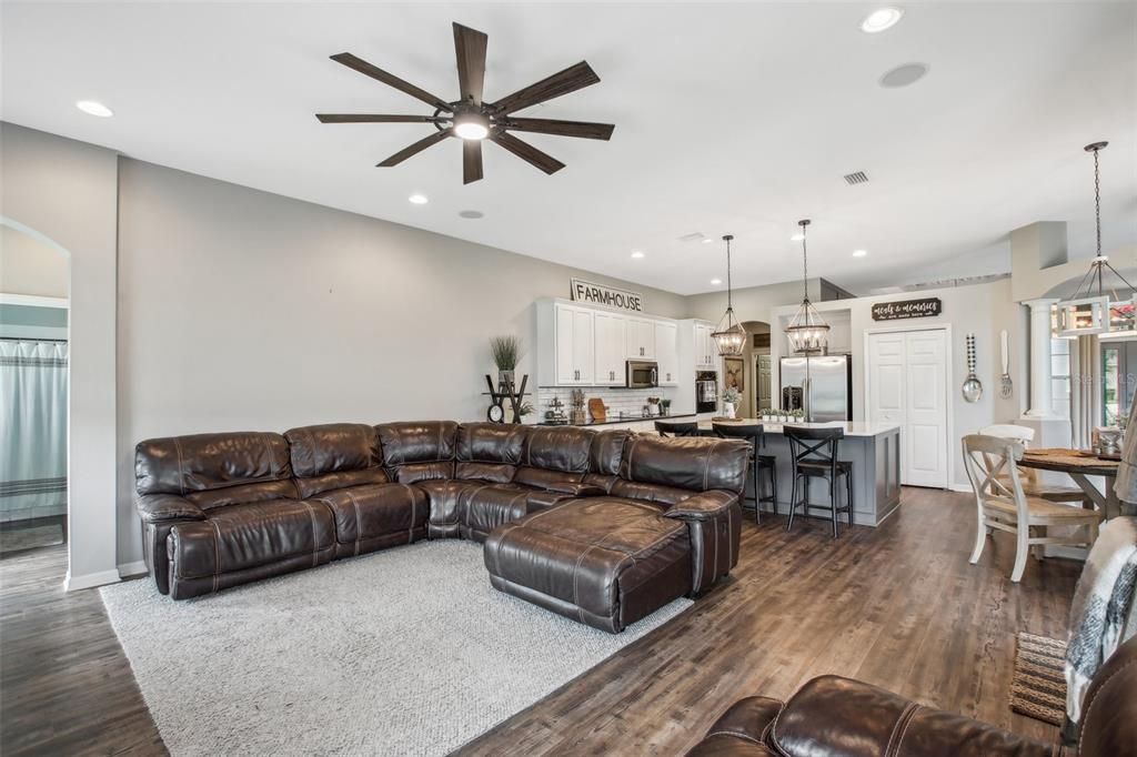 Active With Contract: $619,900 (4 beds, 3 baths, 2764 Square Feet)