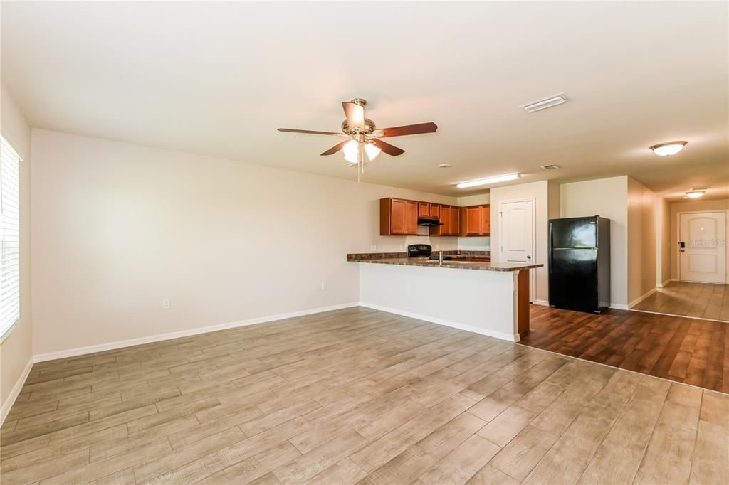 For Rent: $1,820 (4 beds, 2 baths, 1401 Square Feet)