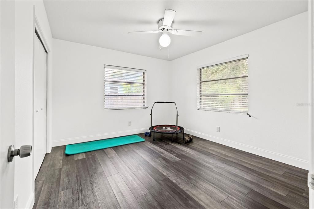For Sale: $389,000 (3 beds, 1 baths, 1324 Square Feet)