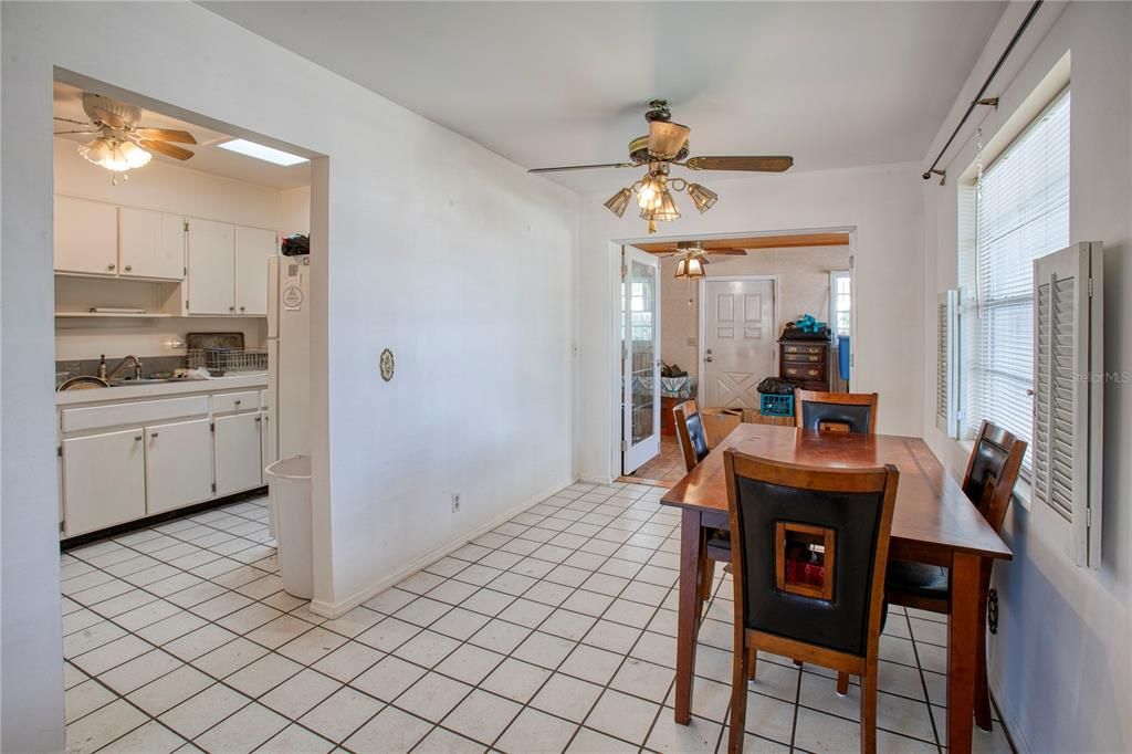 For Sale: $325,000 (3 beds, 1 baths, 1328 Square Feet)