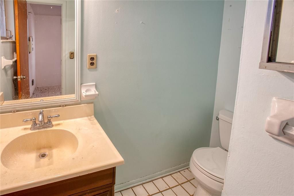 For Sale: $325,000 (3 beds, 1 baths, 1328 Square Feet)