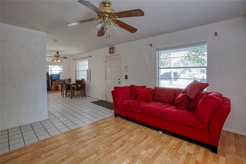 For Sale: $325,000 (3 beds, 1 baths, 1328 Square Feet)