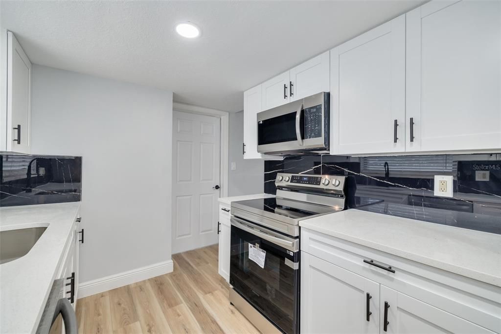 For Sale: $439,000 (3 beds, 2 baths, 1459 Square Feet)