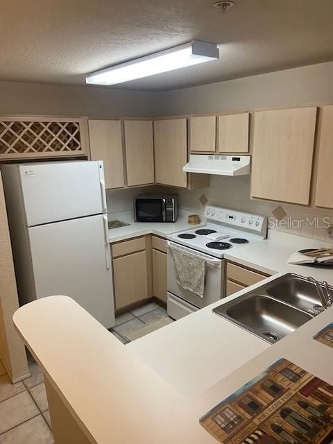 For Rent: $1,600 (1 beds, 1 baths, 574 Square Feet)