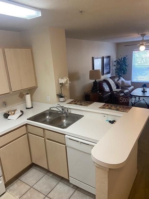 For Rent: $1,600 (1 beds, 1 baths, 574 Square Feet)